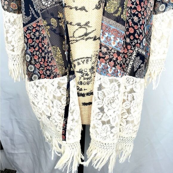 Orange Creek | Floral & Lace Kimono - Picture 2 of 4